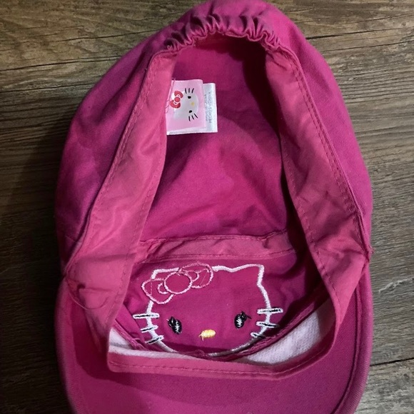 hello kitty hat💓💗💖 - Picture 2 of 2